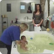 Водные процедуры для новорожденных (Видео)