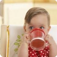 Когда приучать ребенка к чашке?